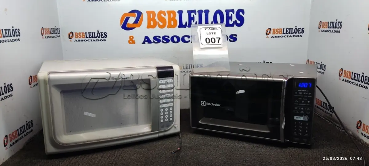 LOTE 007 - 02 MICRO-ONDAS MARCA ELECTROLUX. (NO ESTADO) ATENÇÃO! FAZER A VISITAÇÃO ANTES DE ARREMATAR, NÃO SABEMOS SE FUNCIONA, LEILÃO NÃO TEM GARANTIA E NEM DEVOLUÇÃO, SUJEITO A POSSÍVEIS AVARIAS VISÍVEIS/OCULTAS E/OU AUSÊNCIA DE COMPONENTES.