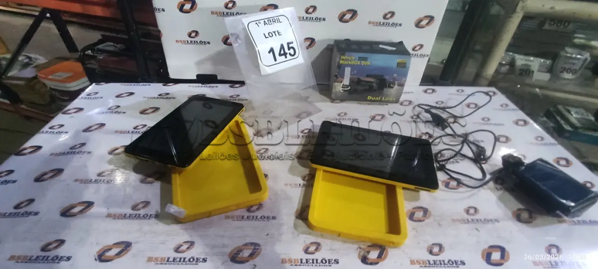 LOTE 145 - 02 TABLETS MARCA CCE E 01 CÂMERA VEICULAR. (NO ESTADO) ATENÇÃO! FAZER A VISITAÇÃO ANTES DE ARREMATAR, NÃO SABEMOS SE FUNCIONA, LEILÃO NÃO TEM GARANTIA E NEM DEVOLUÇÃO, SUJEITO A POSSÍVEIS AVARIAS VISÍVEIS/OCULTAS E/OU AUSÊNCIA DE COMPONENTES.