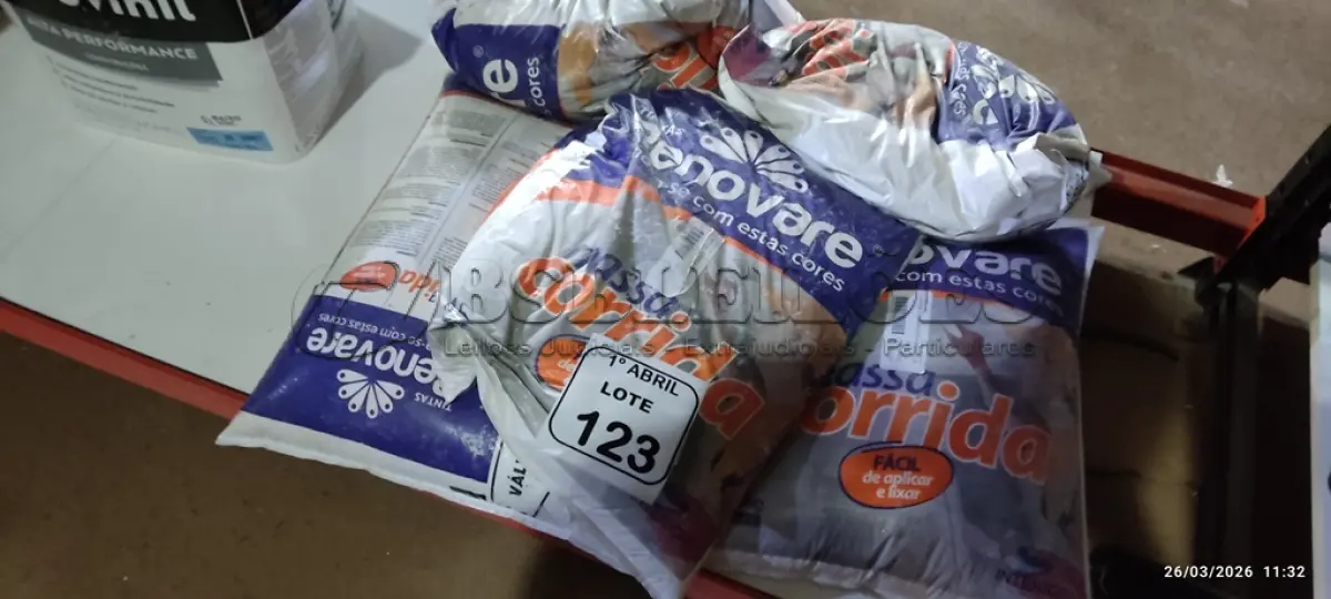 LOTE 123 - 05 PACOTES DE MASSA CORRIDA DE 15KG CADA MARCA RENOVARE. (NO ESTADO) ATENÇÃO! FAZER A VISITAÇÃO ANTES DE ARREMATAR, NÃO SABEMOS SE FUNCIONA, LEILÃO NÃO TEM GARANTIA E NEM DEVOLUÇÃO, SUJEITO A POSSÍVEIS AVARIAS VISÍVEIS/OCULTAS E/OU AUSÊNCIA DE COMPONENTES.