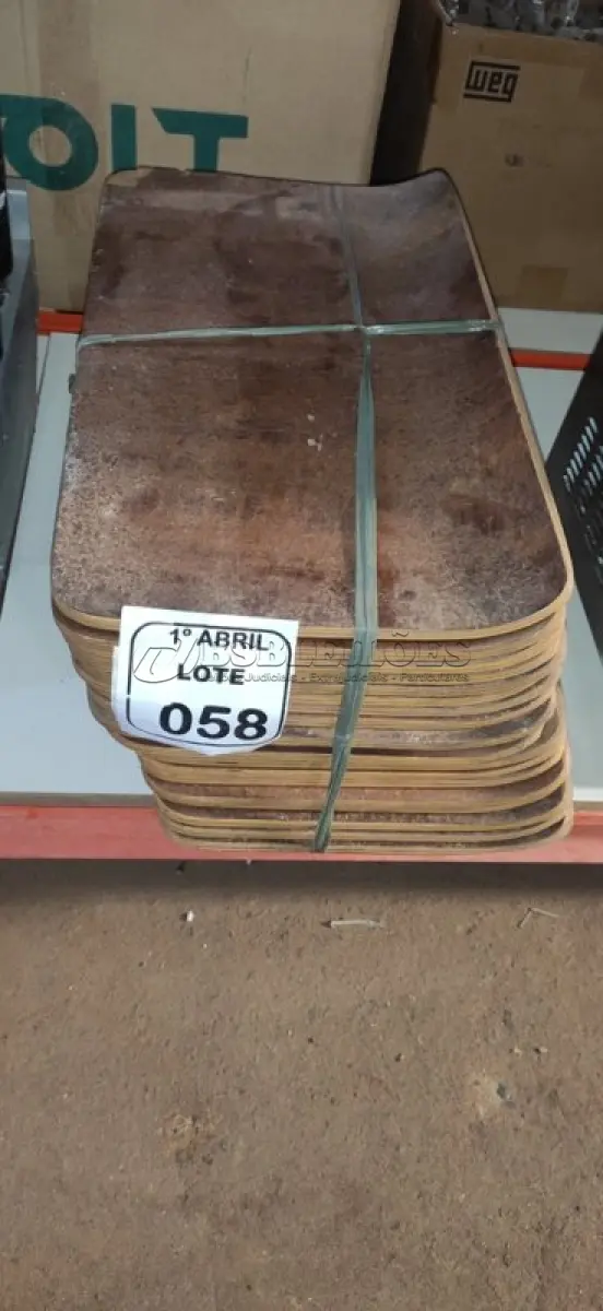 LOTE 058 - 20 PLACAS DE MADEIRA. (NO ESTADO) ATENÇÃO! FAZER A VISITAÇÃO ANTES DE ARREMATAR, NÃO SABEMOS SE FUNCIONA, LEILÃO NÃO TEM GARANTIA E NEM DEVOLUÇÃO, SUJEITO A POSSÍVEIS AVARIAS VISÍVEIS/OCULTAS E/OU AUSÊNCIA DE COMPONENTES.