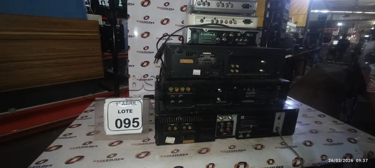 LOTE 095 - 03 APARELHOS DE VÍDEO CASSETE DE MARCAS E MODELOS DIVERSOS E 03 APARELHOS DE DVD DE MARCAS E MODELOS DIVERSOS. (NO ESTADO) ATENÇÃO! FAZER A VISITAÇÃO ANTES DE ARREMATAR, NÃO SABEMOS SE FUNCIONA, LEILÃO NÃO TEM GARANTIA E NEM DEVOLUÇÃO, SUJEITO A POSSÍVEIS AVARIAS VISÍVEIS/OCULTAS E/OU AUSÊNCIA DE COMPONENTES.