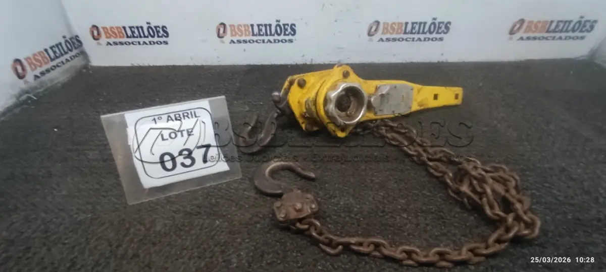LOTE 037 - 01 TALHA MANUAL DE ALAVANCA. (NO ESTADO) ATENÇÃO! FAZER A VISITAÇÃO ANTES DE ARREMATAR, NÃO SABEMOS SE FUNCIONA, LEILÃO NÃO TEM GARANTIA E NEM DEVOLUÇÃO, SUJEITO A POSSÍVEIS AVARIAS VISÍVEIS/OCULTAS E/OU AUSÊNCIA DE COMPONENTES.