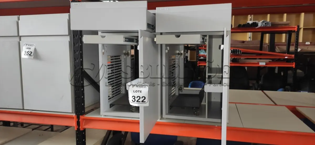 LOTE 322 - 02 ARMÁRIOS PARA CPU COM 01 PORTA E 01 GAVETA. (NO ESTADO) ATENÇÃO! FAZER A VISITAÇÃO ANTES DE ARREMATAR, NÃO SABEMOS SE FUNCIONA, LEILÃO NÃO TEM GARANTIA E NEM DEVOLUÇÃO, SUJEITO A POSSÍVEIS AVARIAS VISÍVEIS/OCULTAS E/OU AUSÊNCIA DE COMPONENTES.