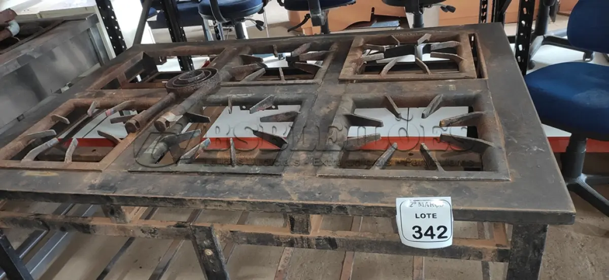 LOTE 342 - 01 FOGÃO INDUSTRIAL DE 06 BOCAS INCOMPLETO. (NO ESTADO) ATENÇÃO! FAZER A VISITAÇÃO ANTES DE ARREMATAR, NÃO SABEMOS SE FUNCIONA, LEILÃO NÃO TEM GARANTIA E NEM DEVOLUÇÃO, SUJEITO A POSSÍVEIS AVARIAS VISÍVEIS/OCULTAS E/OU AUSÊNCIA DE COMPONENTES.