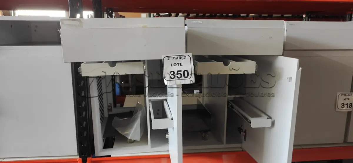 LOTE 350 - 02 ARMÁRIOS PARA CPU COM 01 PORTA E 01 GAVETA. (NO ESTADO) ATENÇÃO! FAZER A VISITAÇÃO ANTES DE ARREMATAR, NÃO SABEMOS SE FUNCIONA, LEILÃO NÃO TEM GARANTIA E NEM DEVOLUÇÃO, SUJEITO A POSSÍVEIS AVARIAS VISÍVEIS/OCULTAS E/OU AUSÊNCIA DE COMPONENTES.
