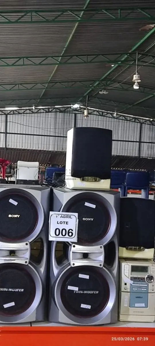 LOTE 006 - 01 MINI SYSTEM MODELO MC-200 MARCA PHILIPS COM 02 CAIXAS E 02 CAIXAS DE SOM MODELO TWIN-WOOFER MARCA SONY. (NO ESTADO) ATENÇÃO! FAZER A VISITAÇÃO ANTES DE ARREMATAR, NÃO SABEMOS SE FUNCIONA, LEILÃO NÃO TEM GARANTIA E NEM DEVOLUÇÃO, SUJEITO A POSSÍVEIS AVARIAS VISÍVEIS/OCULTAS E/OU AUSÊNCIA DE COMPONENTES.