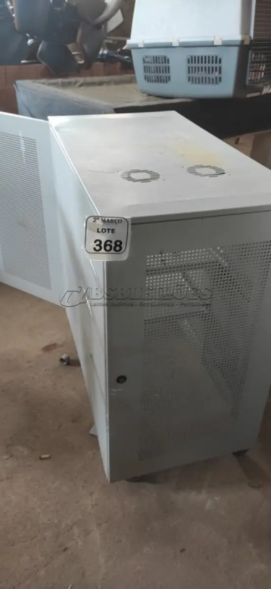 LOTE 368 - 01 GABINETE DE RACK EM FERRO. (NO ESTADO) ATENÇÃO! FAZER A VISITAÇÃO ANTES DE ARREMATAR, NÃO SABEMOS SE FUNCIONA, LEILÃO NÃO TEM GARANTIA E NEM DEVOLUÇÃO, SUJEITO A POSSÍVEIS AVARIAS VISÍVEIS/OCULTAS E/OU AUSÊNCIA DE COMPONENTES.