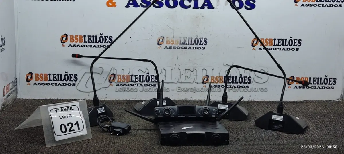 LOTE 021 - 02 RECEPTORES DE MICROFONE MODELO KRD200DG MARCA KARSECT E 04 MICROFONES DE MESA MODELO KLT16G MARCA KARSECT. (NO ESTADO) ATENÇÃO! FAZER A VISITAÇÃO ANTES DE ARREMATAR, NÃO SABEMOS SE FUNCIONA, LEILÃO NÃO TEM GARANTIA E NEM DEVOLUÇÃO, SUJEITO A POSSÍVEIS AVARIAS VISÍVEIS/OCULTAS E/OU AUSÊNCIA DE COMPONENTES.