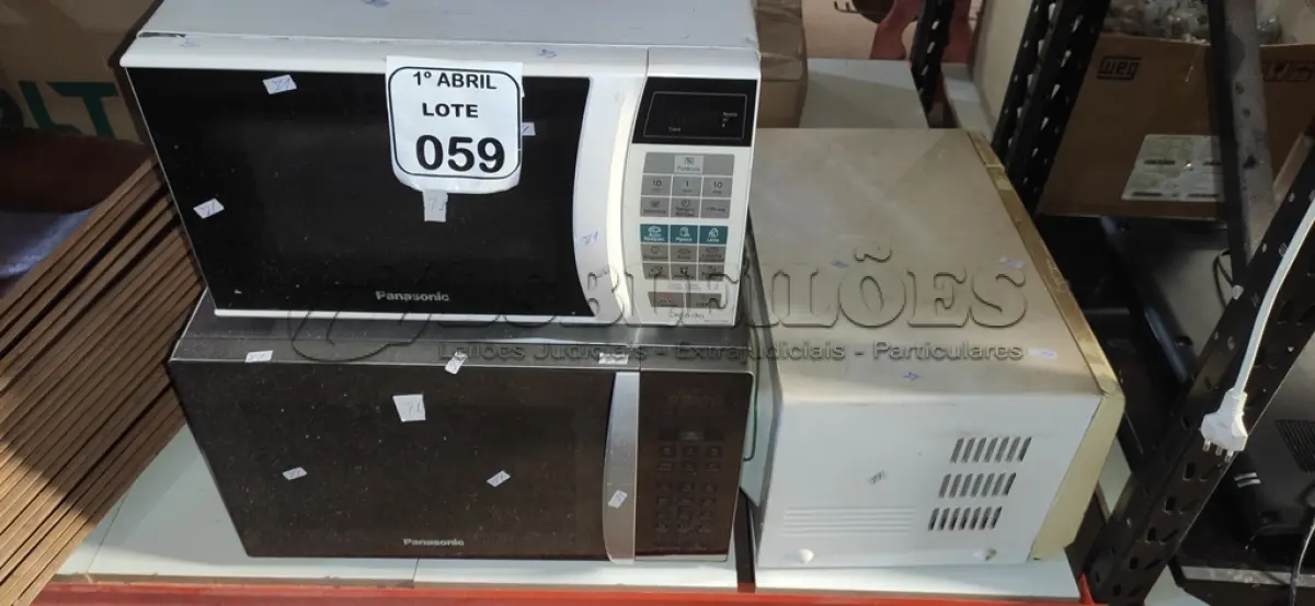 LOTE 059 - 03 MICRO-ONDAS MARCA PANASONIC. (NO ESTADO) ATENÇÃO! FAZER A VISITAÇÃO ANTES DE ARREMATAR, NÃO SABEMOS SE FUNCIONA, LEILÃO NÃO TEM GARANTIA E NEM DEVOLUÇÃO, SUJEITO A POSSÍVEIS AVARIAS VISÍVEIS/OCULTAS E/OU AUSÊNCIA DE COMPONENTES.