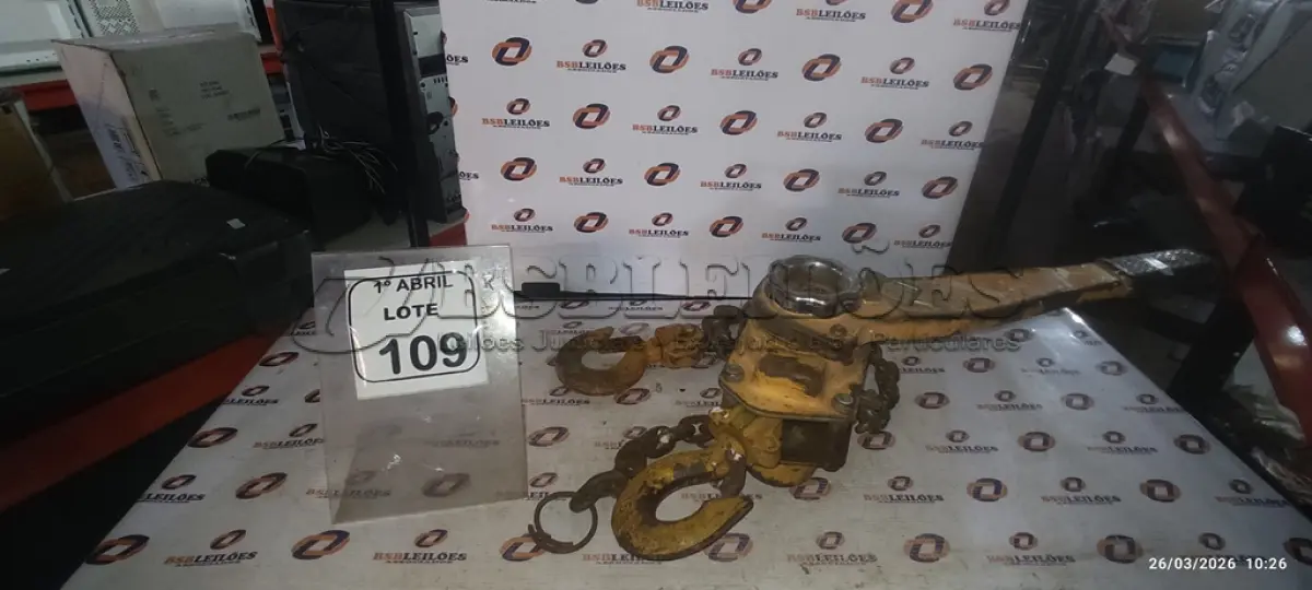 LOTE 109 - 01 TALHA MANUAL DE ALAVANCA. (NO ESTADO) ATENÇÃO! FAZER A VISITAÇÃO ANTES DE ARREMATAR, NÃO SABEMOS SE FUNCIONA, LEILÃO NÃO TEM GARANTIA E NEM DEVOLUÇÃO, SUJEITO A POSSÍVEIS AVARIAS VISÍVEIS/OCULTAS E/OU AUSÊNCIA DE COMPONENTES.