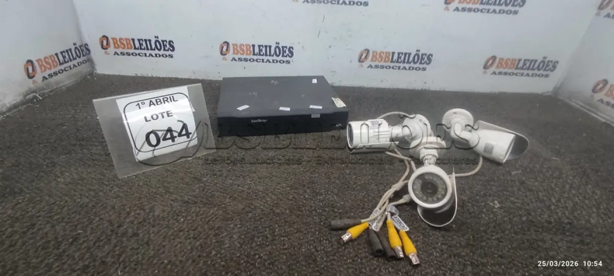 LOTE 044 - 01 APARELHO DVR MARCA INTELBRAS E 03 CÂMERAS DE MONITORAMENTO. (NO ESTADO) ATENÇÃO! FAZER A VISITAÇÃO ANTES DE ARREMATAR, NÃO SABEMOS SE FUNCIONA, LEILÃO NÃO TEM GARANTIA E NEM DEVOLUÇÃO, SUJEITO A POSSÍVEIS AVARIAS VISÍVEIS/OCULTAS E/OU AUSÊNCIA DE COMPONENTES.