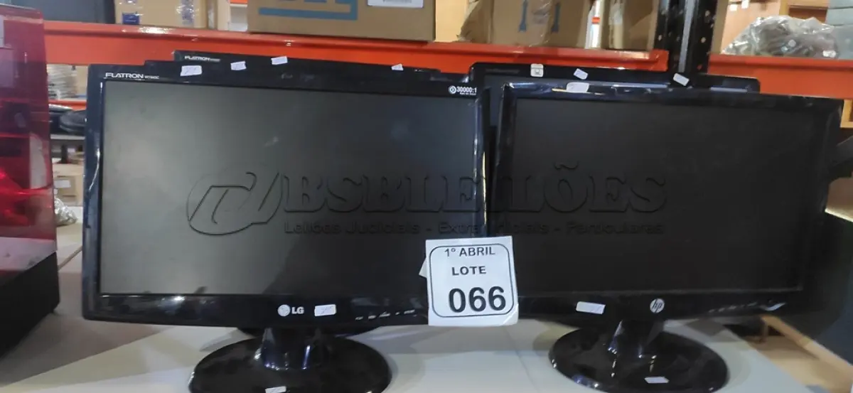 LOTE 066 - 06 MONITORES DE MARCAS E MODELOS DIVERSOS. (NO ESTADO) ATENÇÃO! FAZER A VISITAÇÃO ANTES DE ARREMATAR, NÃO SABEMOS SE FUNCIONA, LEILÃO NÃO TEM GARANTIA E NEM DEVOLUÇÃO, SUJEITO A POSSÍVEIS AVARIAS VISÍVEIS/OCULTAS E/OU AUSÊNCIA DE COMPONENTES.