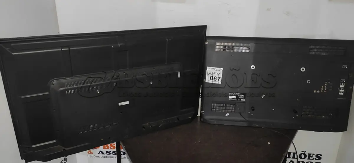 LOTE 067 - 01 TV LCD 40‘’ MARCA SONY E 01 TV LCD 49‘’ MARCA PHILCO. (NO ESTADO) ATENÇÃO! FAZER A VISITAÇÃO ANTES DE ARREMATAR, NÃO SABEMOS SE FUNCIONA, LEILÃO NÃO TEM GARANTIA E NEM DEVOLUÇÃO, SUJEITO A POSSÍVEIS AVARIAS VISÍVEIS/OCULTAS E/OU AUSÊNCIA DE COMPONENTES.