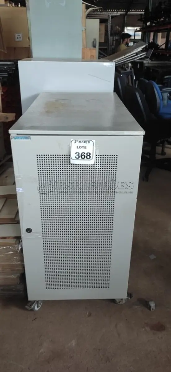 LOTE 368 - 01 GABINETE DE RACK EM FERRO. (NO ESTADO) ATENÇÃO! FAZER A VISITAÇÃO ANTES DE ARREMATAR, NÃO SABEMOS SE FUNCIONA, LEILÃO NÃO TEM GARANTIA E NEM DEVOLUÇÃO, SUJEITO A POSSÍVEIS AVARIAS VISÍVEIS/OCULTAS E/OU AUSÊNCIA DE COMPONENTES.