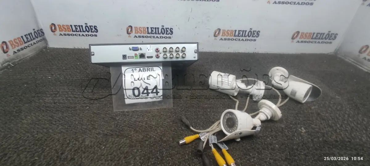 LOTE 044 - 01 APARELHO DVR MARCA INTELBRAS E 03 CÂMERAS DE MONITORAMENTO. (NO ESTADO) ATENÇÃO! FAZER A VISITAÇÃO ANTES DE ARREMATAR, NÃO SABEMOS SE FUNCIONA, LEILÃO NÃO TEM GARANTIA E NEM DEVOLUÇÃO, SUJEITO A POSSÍVEIS AVARIAS VISÍVEIS/OCULTAS E/OU AUSÊNCIA DE COMPONENTES.