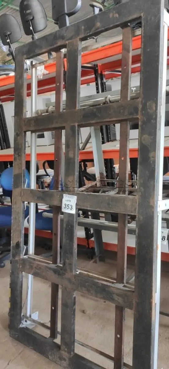 LOTE 353 - 01 FOGÃO INDUSTRIAL DE 08 BOCAS INCOMPLETO. (NO ESTADO) ATENÇÃO! FAZER A VISITAÇÃO ANTES DE ARREMATAR, NÃO SABEMOS SE FUNCIONA, LEILÃO NÃO TEM GARANTIA E NEM DEVOLUÇÃO, SUJEITO A POSSÍVEIS AVARIAS VISÍVEIS/OCULTAS E/OU AUSÊNCIA DE COMPONENTES.