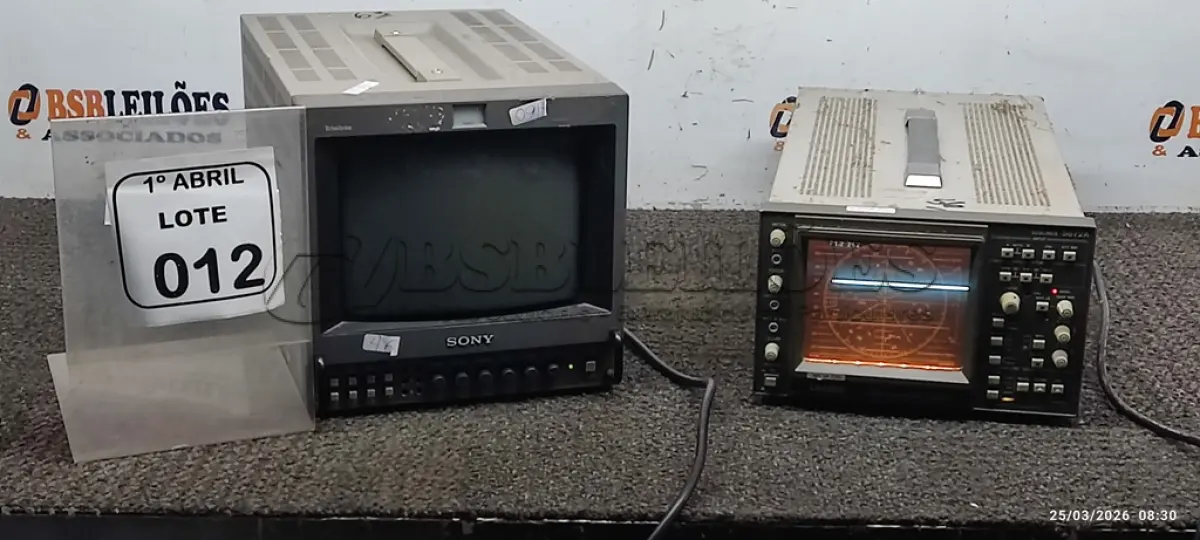 LOTE 012 - 01 MONITOR DE FORMA DE ONDA MODELO 525LINES 5872 A MARCA LEADER E 01 MINITELEVISOR MODELO TRINITRON MARCA SONY. (NO ESTADO) ATENÇÃO! FAZER A VISITAÇÃO ANTES DE ARREMATAR, NÃO SABEMOS SE FUNCIONA, LEILÃO NÃO TEM GARANTIA E NEM DEVOLUÇÃO, SUJEITO A POSSÍVEIS AVARIAS VISÍVEIS/OCULTAS E/OU AUSÊNCIA DE COMPONENTES.