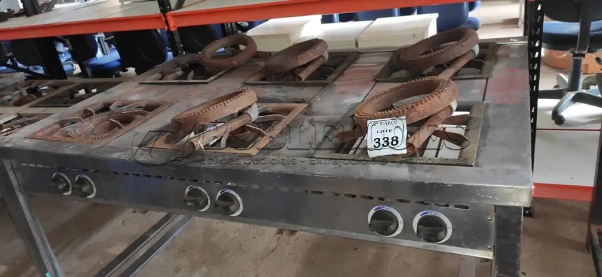 LOTE 338 - 01 FOGÃO INDUSTRIAL DE 06 BOCAS INCOMPLETO. (NO ESTADO) ATENÇÃO! FAZER A VISITAÇÃO ANTES DE ARREMATAR, NÃO SABEMOS SE FUNCIONA, LEILÃO NÃO TEM GARANTIA E NEM DEVOLUÇÃO, SUJEITO A POSSÍVEIS AVARIAS VISÍVEIS/OCULTAS E/OU AUSÊNCIA DE COMPONENTES.