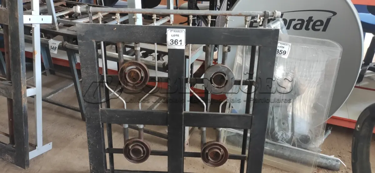 LOTE 361 - 01 FOGÃO INDUSTRIAL DE 04 BOCAS INCOMPLETO. (NO ESTADO) ATENÇÃO! FAZER A VISITAÇÃO ANTES DE ARREMATAR, NÃO SABEMOS SE FUNCIONA, LEILÃO NÃO TEM GARANTIA E NEM DEVOLUÇÃO, SUJEITO A POSSÍVEIS AVARIAS VISÍVEIS/OCULTAS E/OU AUSÊNCIA DE COMPONENTES.