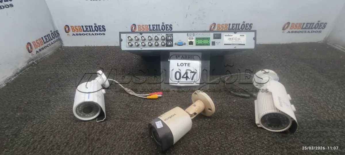 LOTE 047 - 01 APARELHO DVR MARCA INTELBRAS E 03 CÂMERAS DE MONITORAMENTO. (NO ESTADO) ATENÇÃO! FAZER A VISITAÇÃO ANTES DE ARREMATAR, NÃO SABEMOS SE FUNCIONA, LEILÃO NÃO TEM GARANTIA E NEM DEVOLUÇÃO, SUJEITO A POSSÍVEIS AVARIAS VISÍVEIS/OCULTAS E/OU AUSÊNCIA DE COMPONENTES.