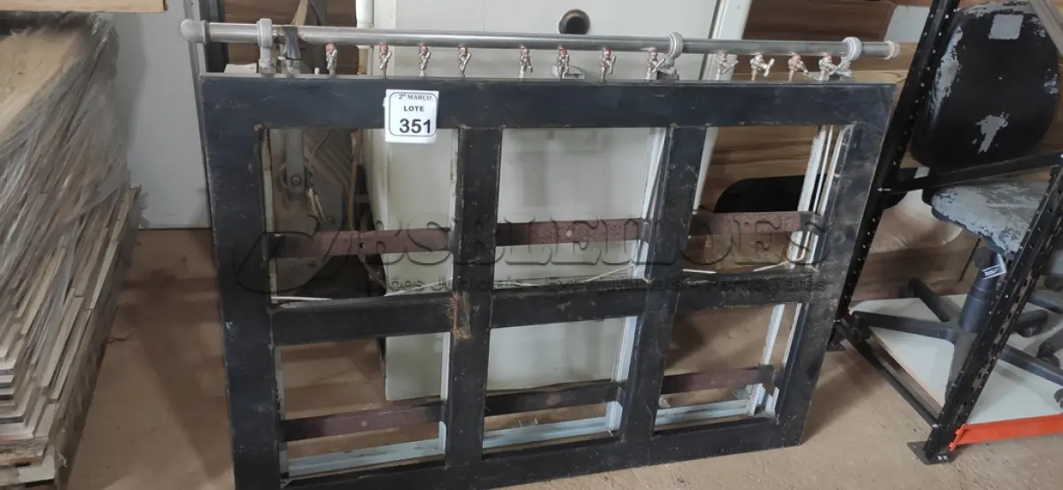 LOTE 351 - 01 FOGÃO INDUSTRIAL DE 04 BOCAS INCOMPLETO. (NO ESTADO) ATENÇÃO! FAZER A VISITAÇÃO ANTES DE ARREMATAR, NÃO SABEMOS SE FUNCIONA, LEILÃO NÃO TEM GARANTIA E NEM DEVOLUÇÃO, SUJEITO A POSSÍVEIS AVARIAS VISÍVEIS/OCULTAS E/OU AUSÊNCIA DE COMPONENTES.