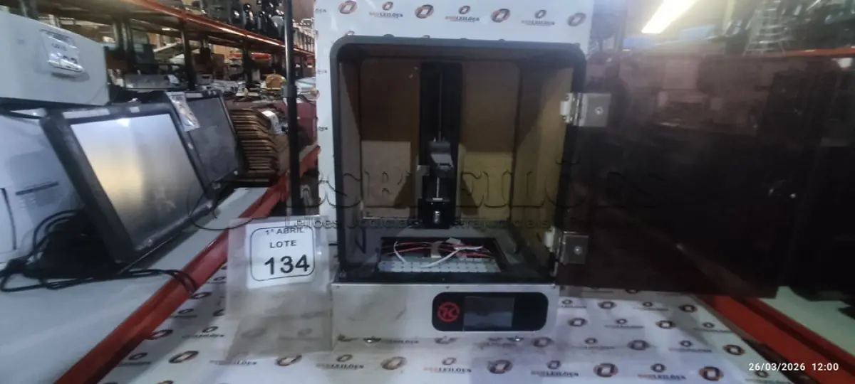 LOTE 134 - 01 IMPRESSORA 3D. (NO ESTADO) ATENÇÃO! FAZER A VISITAÇÃO ANTES DE ARREMATAR, NÃO SABEMOS SE FUNCIONA, LEILÃO NÃO TEM GARANTIA E NEM DEVOLUÇÃO, SUJEITO A POSSÍVEIS AVARIAS VISÍVEIS/OCULTAS E/OU AUSÊNCIA DE COMPONENTES.