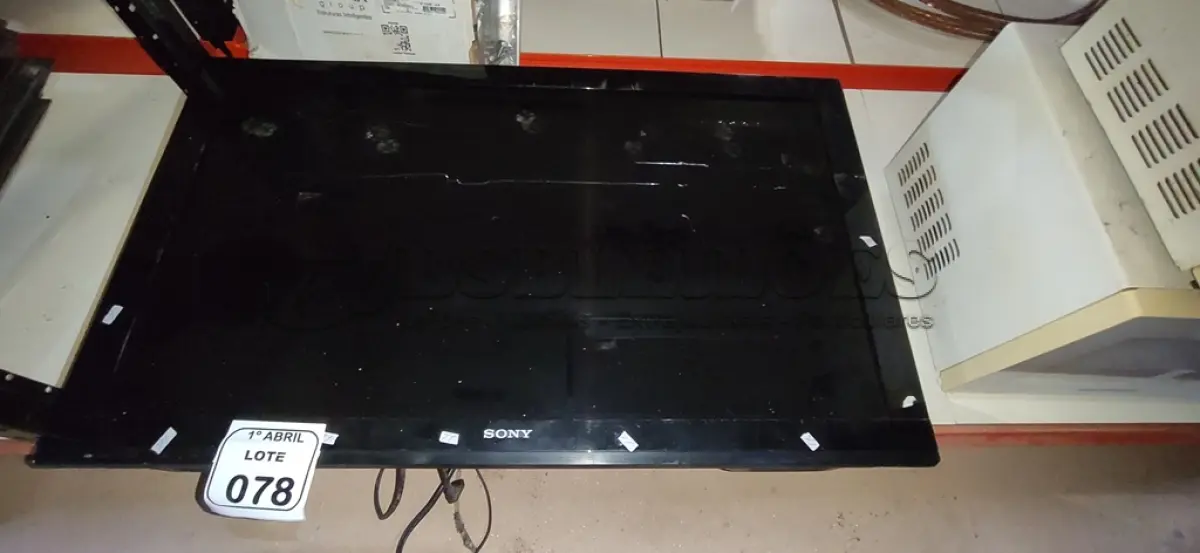 LOTE 078 - 01 TV LCD 40’’ MARCA SONY. (NO ESTADO) ATENÇÃO! FAZER A VISITAÇÃO ANTES DE ARREMATAR, NÃO SABEMOS SE FUNCIONA, LEILÃO NÃO TEM GARANTIA E NEM DEVOLUÇÃO, SUJEITO A POSSÍVEIS AVARIAS VISÍVEIS/OCULTAS E/OU AUSÊNCIA DE COMPONENTES.