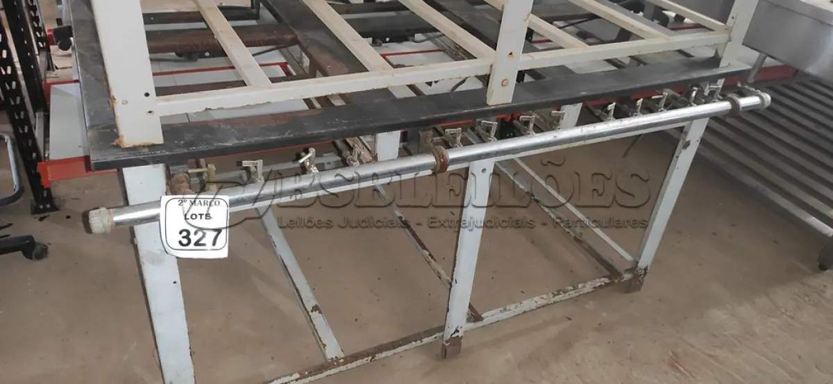 LOTE 327 - 01 FOGÃO INDUSTRIAL DE 06 BOCAS INCOMPLETO. (NO ESTADO) ATENÇÃO! FAZER A VISITAÇÃO ANTES DE ARREMATAR, NÃO SABEMOS SE FUNCIONA, LEILÃO NÃO TEM GARANTIA E NEM DEVOLUÇÃO, SUJEITO A POSSÍVEIS AVARIAS VISÍVEIS/OCULTAS E/OU AUSÊNCIA DE COMPONENTES.