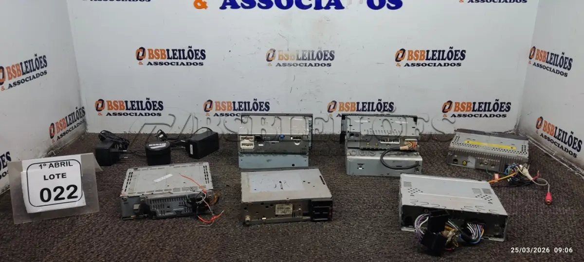 LOTE 022 - 07 APARELHOS DE SOM AUTOMOTIVO DE MARCAS E MODELOS DIVERSOS. (NO ESTADO) ATENÇÃO! FAZER A VISITAÇÃO ANTES DE ARREMATAR, NÃO SABEMOS SE FUNCIONA, LEILÃO NÃO TEM GARANTIA E NEM DEVOLUÇÃO, SUJEITO A POSSÍVEIS AVARIAS VISÍVEIS/OCULTAS E/OU AUSÊNCIA DE COMPONENTES.