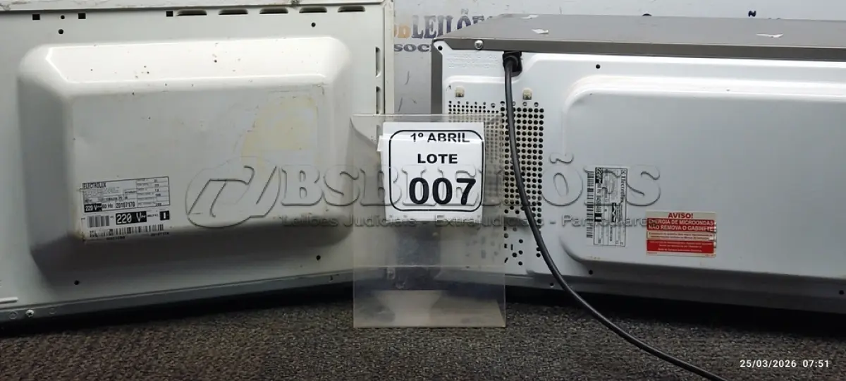 LOTE 007 - 02 MICRO-ONDAS MARCA ELECTROLUX. (NO ESTADO) ATENÇÃO! FAZER A VISITAÇÃO ANTES DE ARREMATAR, NÃO SABEMOS SE FUNCIONA, LEILÃO NÃO TEM GARANTIA E NEM DEVOLUÇÃO, SUJEITO A POSSÍVEIS AVARIAS VISÍVEIS/OCULTAS E/OU AUSÊNCIA DE COMPONENTES.