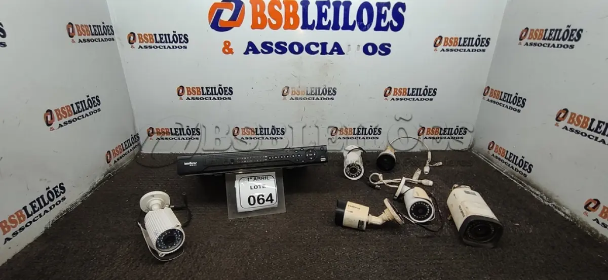 LOTE 064 - 01 DVR MARCA INTELBRAS E 06 CÂMERAS DE MONITORAMENTO MARCA INTELBRAS. (NO ESTADO) ATENÇÃO! FAZER A VISITAÇÃO ANTES DE ARREMATAR, NÃO SABEMOS SE FUNCIONA, LEILÃO NÃO TEM GARANTIA E NEM DEVOLUÇÃO, SUJEITO A POSSÍVEIS AVARIAS VISÍVEIS/OCULTAS E/OU AUSÊNCIA DE COMPONENTES.
