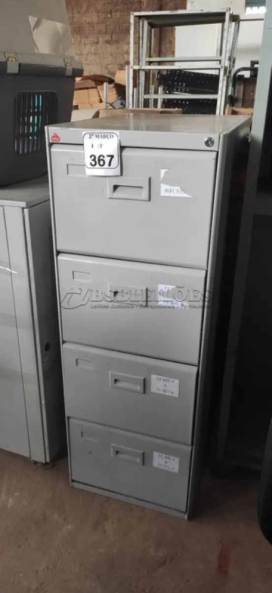 LOTE 367 - 01 ARQUIVO DE AÇO COM 04 PORTAS. (NO ESTADO) ATENÇÃO! FAZER A VISITAÇÃO ANTES DE ARREMATAR, NÃO SABEMOS SE FUNCIONA, LEILÃO NÃO TEM GARANTIA E NEM DEVOLUÇÃO, SUJEITO A POSSÍVEIS AVARIAS VISÍVEIS/OCULTAS E/OU AUSÊNCIA DE COMPONENTES.