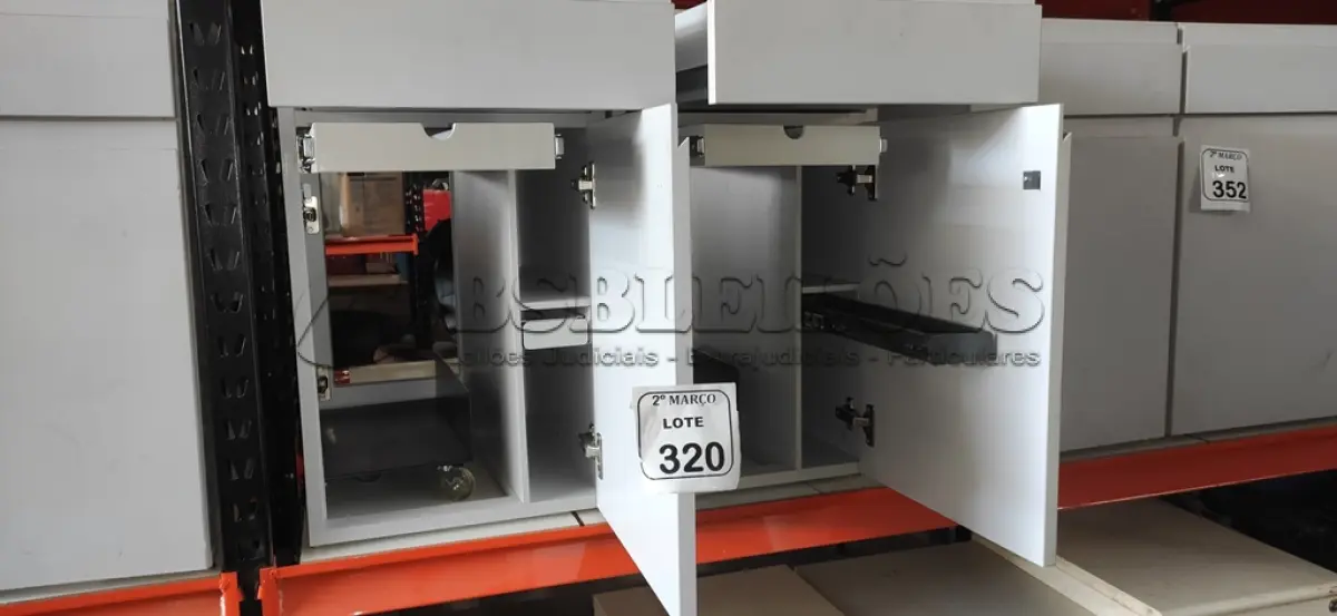LOTE 320 - 02 ARMÁRIOS PARA CPU COM 01 PORTA E 01 GAVETA. (NO ESTADO) ATENÇÃO! FAZER A VISITAÇÃO ANTES DE ARREMATAR, NÃO SABEMOS SE FUNCIONA, LEILÃO NÃO TEM GARANTIA E NEM DEVOLUÇÃO, SUJEITO A POSSÍVEIS AVARIAS VISÍVEIS/OCULTAS E/OU AUSÊNCIA DE COMPONENTES.