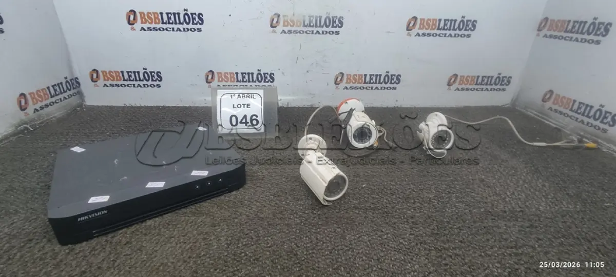 LOTE 046 - 01 APARELHO DVR MARCA HIKVISION E 03 CÂMERAS DE MONITORAMENTO. (NO ESTADO) ATENÇÃO! FAZER A VISITAÇÃO ANTES DE ARREMATAR, NÃO SABEMOS SE FUNCIONA, LEILÃO NÃO TEM GARANTIA E NEM DEVOLUÇÃO, SUJEITO A POSSÍVEIS AVARIAS VISÍVEIS/OCULTAS E/OU AUSÊNCIA DE COMPONENTES.
