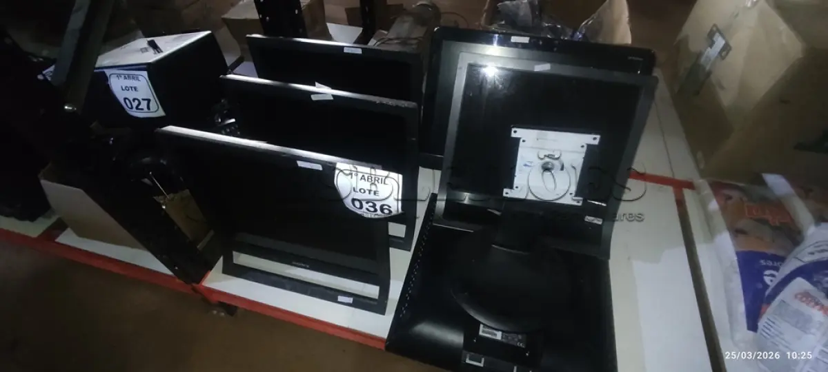 LOTE 036 - 06 MONITORES DE MARCAS E MODELOS DIVERSOS. (NO ESTADO) ATENÇÃO! FAZER A VISITAÇÃO ANTES DE ARREMATAR, NÃO SABEMOS SE FUNCIONA, LEILÃO NÃO TEM GARANTIA E NEM DEVOLUÇÃO, SUJEITO A POSSÍVEIS AVARIAS VISÍVEIS/OCULTAS E/OU AUSÊNCIA DE COMPONENTES.