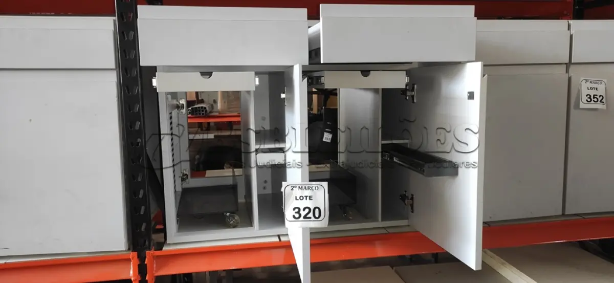 LOTE 320 - 02 ARMÁRIOS PARA CPU COM 01 PORTA E 01 GAVETA. (NO ESTADO) ATENÇÃO! FAZER A VISITAÇÃO ANTES DE ARREMATAR, NÃO SABEMOS SE FUNCIONA, LEILÃO NÃO TEM GARANTIA E NEM DEVOLUÇÃO, SUJEITO A POSSÍVEIS AVARIAS VISÍVEIS/OCULTAS E/OU AUSÊNCIA DE COMPONENTES.