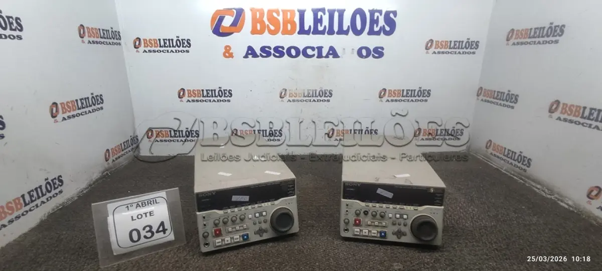 LOTE 034 - 02 GRAVADORES DE DISCO RÍGIDO MODELO DSR-DR1000A DVCAM MARCA SONY. (NO ESTADO) ATENÇÃO! FAZER A VISITAÇÃO ANTES DE ARREMATAR, NÃO SABEMOS SE FUNCIONA, LEILÃO NÃO TEM GARANTIA E NEM DEVOLUÇÃO, SUJEITO A POSSÍVEIS AVARIAS VISÍVEIS/OCULTAS E/OU AUSÊNCIA DE COMPONENTES.