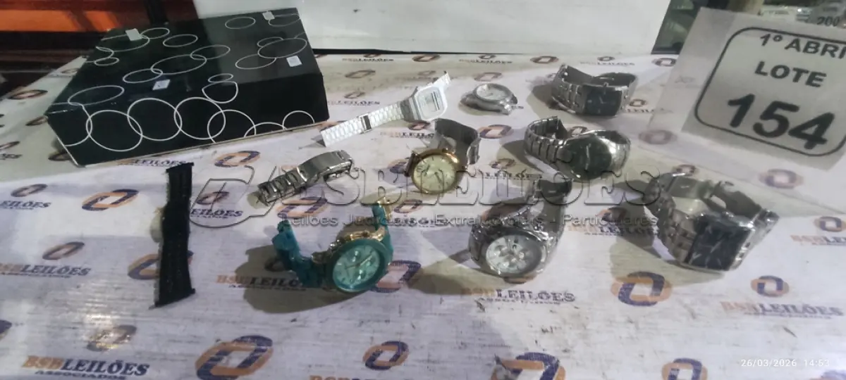 LOTE 154 - 08 RELÓGIOS DE PULSO E PULSEIRAS AVULSAS DE MARCAS E MODELOS DIVERSOS. (NO ESTADO) ATENÇÃO! FAZER A VISITAÇÃO ANTES DE ARREMATAR, NÃO SABEMOS SE FUNCIONA, LEILÃO NÃO TEM GARANTIA E NEM DEVOLUÇÃO, SUJEITO A POSSÍVEIS AVARIAS VISÍVEIS/OCULTAS E/OU AUSÊNCIA DE COMPONENTES.