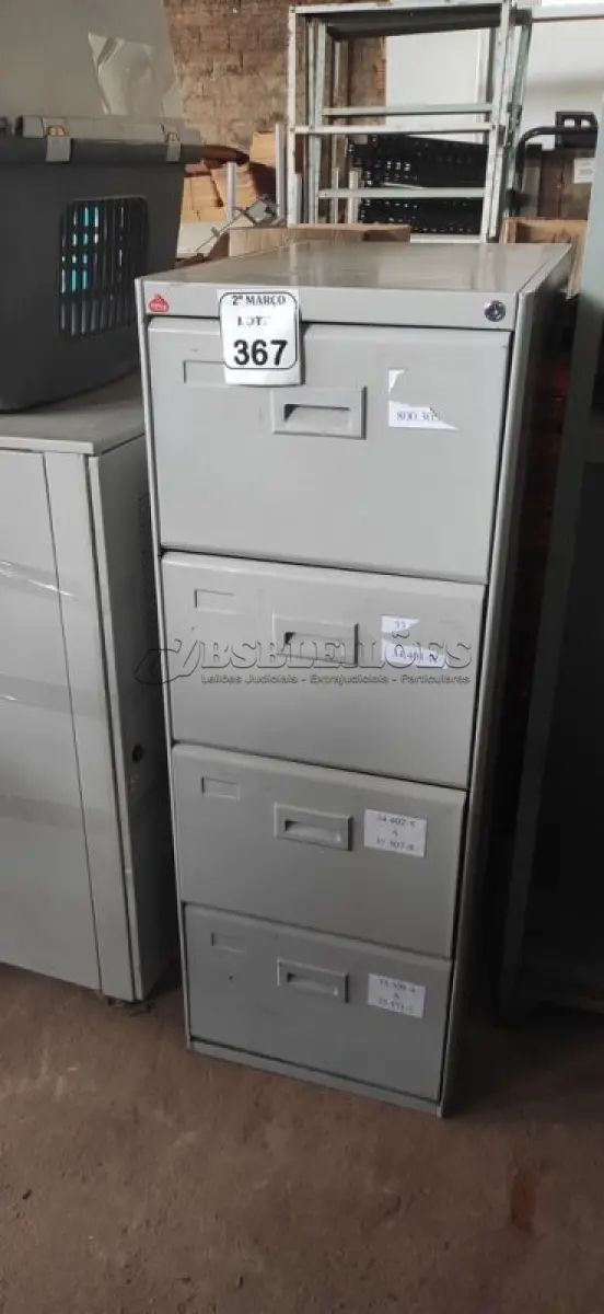 LOTE 367 - 01 ARQUIVO DE AÇO COM 04 PORTAS. (NO ESTADO) ATENÇÃO! FAZER A VISITAÇÃO ANTES DE ARREMATAR, NÃO SABEMOS SE FUNCIONA, LEILÃO NÃO TEM GARANTIA E NEM DEVOLUÇÃO, SUJEITO A POSSÍVEIS AVARIAS VISÍVEIS/OCULTAS E/OU AUSÊNCIA DE COMPONENTES.