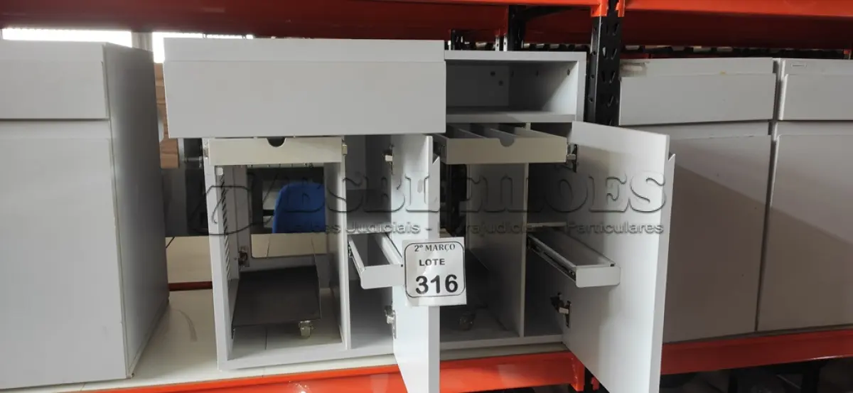 LOTE 316 - 02 ARMÁRIOS PARA CPU COM 01 PORTA E 01 GAVETA. (NO ESTADO) ATENÇÃO! FAZER A VISITAÇÃO ANTES DE ARREMATAR, NÃO SABEMOS SE FUNCIONA, LEILÃO NÃO TEM GARANTIA E NEM DEVOLUÇÃO, SUJEITO A POSSÍVEIS AVARIAS VISÍVEIS/OCULTAS E/OU AUSÊNCIA DE COMPONENTES.