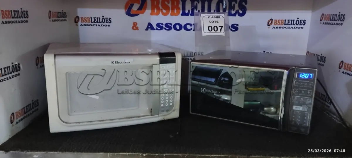 LOTE 007 - 02 MICRO-ONDAS MARCA ELECTROLUX. (NO ESTADO) ATENÇÃO! FAZER A VISITAÇÃO ANTES DE ARREMATAR, NÃO SABEMOS SE FUNCIONA, LEILÃO NÃO TEM GARANTIA E NEM DEVOLUÇÃO, SUJEITO A POSSÍVEIS AVARIAS VISÍVEIS/OCULTAS E/OU AUSÊNCIA DE COMPONENTES.
