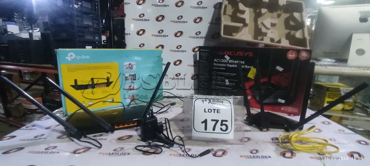LOTE 175 - 02 ROTEADORES DE INTERNET. (NO ESTADO) ATENÇÃO! FAZER A VISITAÇÃO ANTES DE ARREMATAR, NÃO SABEMOS SE FUNCIONA, LEILÃO NÃO TEM GARANTIA E NEM DEVOLUÇÃO, SUJEITO A POSSÍVEIS AVARIAS VISÍVEIS/OCULTAS E/OU AUSÊNCIA DE COMPONENTES.