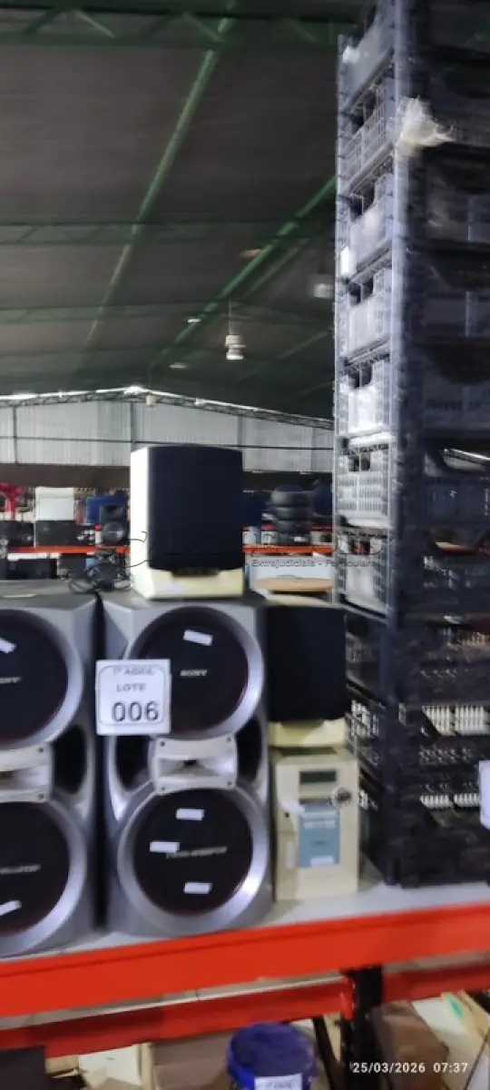 LOTE 006 - 01 MINI SYSTEM MODELO MC-200 MARCA PHILIPS COM 02 CAIXAS E 02 CAIXAS DE SOM MODELO TWIN-WOOFER MARCA SONY. (NO ESTADO) ATENÇÃO! FAZER A VISITAÇÃO ANTES DE ARREMATAR, NÃO SABEMOS SE FUNCIONA, LEILÃO NÃO TEM GARANTIA E NEM DEVOLUÇÃO, SUJEITO A POSSÍVEIS AVARIAS VISÍVEIS/OCULTAS E/OU AUSÊNCIA DE COMPONENTES.
