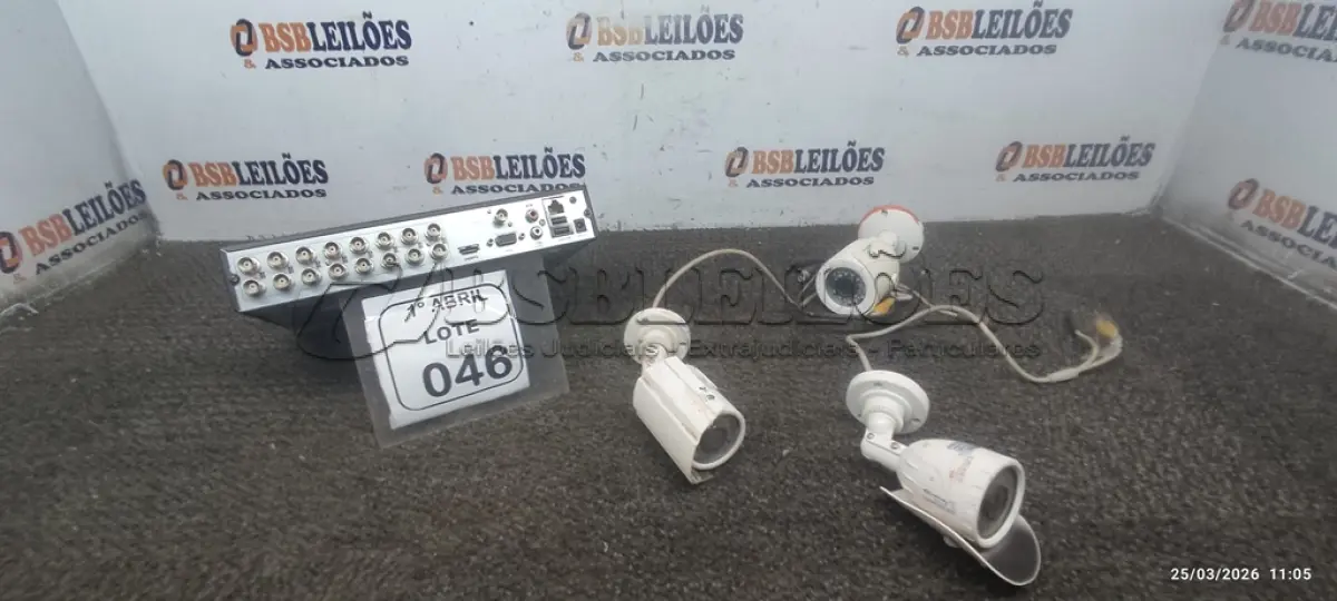 LOTE 046 - 01 APARELHO DVR MARCA HIKVISION E 03 CÂMERAS DE MONITORAMENTO. (NO ESTADO) ATENÇÃO! FAZER A VISITAÇÃO ANTES DE ARREMATAR, NÃO SABEMOS SE FUNCIONA, LEILÃO NÃO TEM GARANTIA E NEM DEVOLUÇÃO, SUJEITO A POSSÍVEIS AVARIAS VISÍVEIS/OCULTAS E/OU AUSÊNCIA DE COMPONENTES.