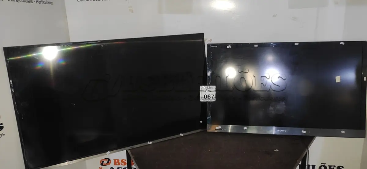 LOTE 067 - 01 TV LCD 40‘’ MARCA SONY E 01 TV LCD 49‘’ MARCA PHILCO. (NO ESTADO) ATENÇÃO! FAZER A VISITAÇÃO ANTES DE ARREMATAR, NÃO SABEMOS SE FUNCIONA, LEILÃO NÃO TEM GARANTIA E NEM DEVOLUÇÃO, SUJEITO A POSSÍVEIS AVARIAS VISÍVEIS/OCULTAS E/OU AUSÊNCIA DE COMPONENTES.