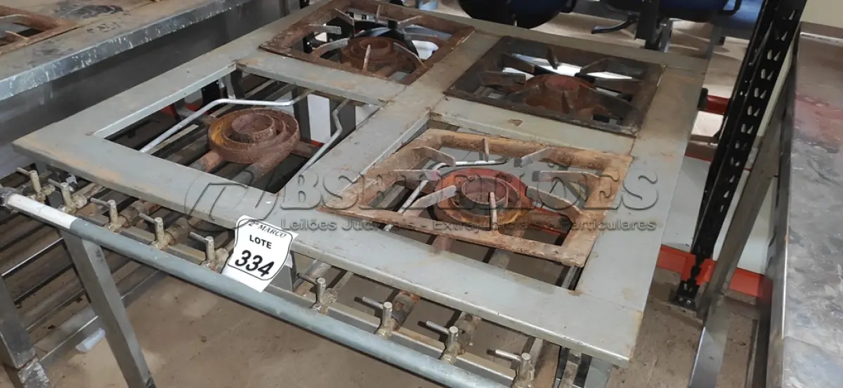 LOTE 334 - 01 FOGÃO INDUSTRIAL DE 04 BOCAS INCOMPLETO. (NO ESTADO) ATENÇÃO! FAZER A VISITAÇÃO ANTES DE ARREMATAR, NÃO SABEMOS SE FUNCIONA, LEILÃO NÃO TEM GARANTIA E NEM DEVOLUÇÃO, SUJEITO A POSSÍVEIS AVARIAS VISÍVEIS/OCULTAS E/OU AUSÊNCIA DE COMPONENTES.