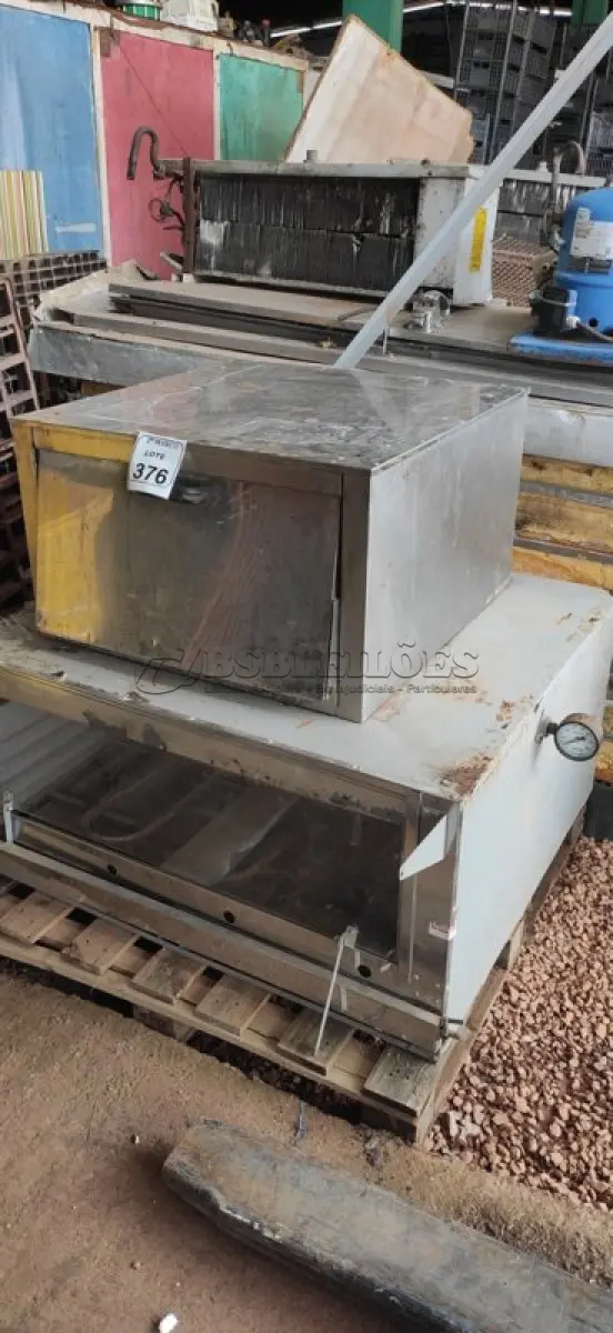 LOTE 376 - 02 FORNOS INDUSTRIAIS INCOMPLETOS. (NO ESTADO) ATENÇÃO! FAZER A VISITAÇÃO ANTES DE ARREMATAR, NÃO SABEMOS SE FUNCIONA, LEILÃO NÃO TEM GARANTIA E NEM DEVOLUÇÃO, SUJEITO A POSSÍVEIS AVARIAS VISÍVEIS/OCULTAS E/OU AUSÊNCIA DE COMPONENTES.