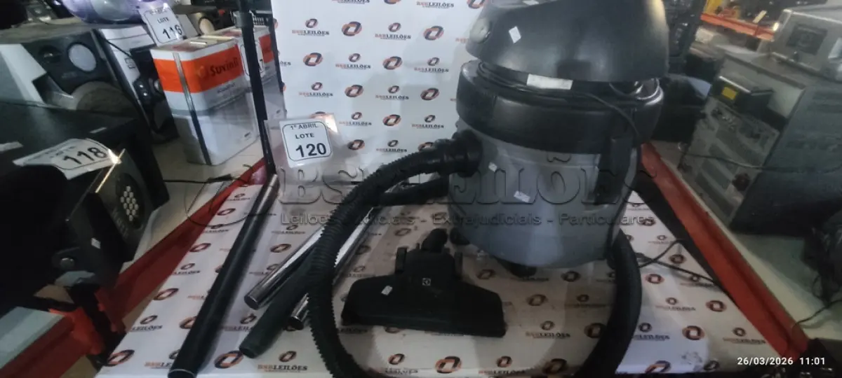 LOTE 120 - 01 ASPIRADOR DE PÓ MARCA ELECTROLUX. (NO ESTADO) ATENÇÃO! FAZER A VISITAÇÃO ANTES DE ARREMATAR, NÃO SABEMOS SE FUNCIONA, LEILÃO NÃO TEM GARANTIA E NEM DEVOLUÇÃO, SUJEITO A POSSÍVEIS AVARIAS VISÍVEIS/OCULTAS E/OU AUSÊNCIA DE COMPONENTES.