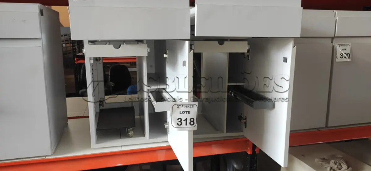 LOTE 318 - 02 ARMÁRIOS PARA CPU COM 01 PORTA E 01 GAVETA. (NO ESTADO) ATENÇÃO! FAZER A VISITAÇÃO ANTES DE ARREMATAR, NÃO SABEMOS SE FUNCIONA, LEILÃO NÃO TEM GARANTIA E NEM DEVOLUÇÃO, SUJEITO A POSSÍVEIS AVARIAS VISÍVEIS/OCULTAS E/OU AUSÊNCIA DE COMPONENTES.
