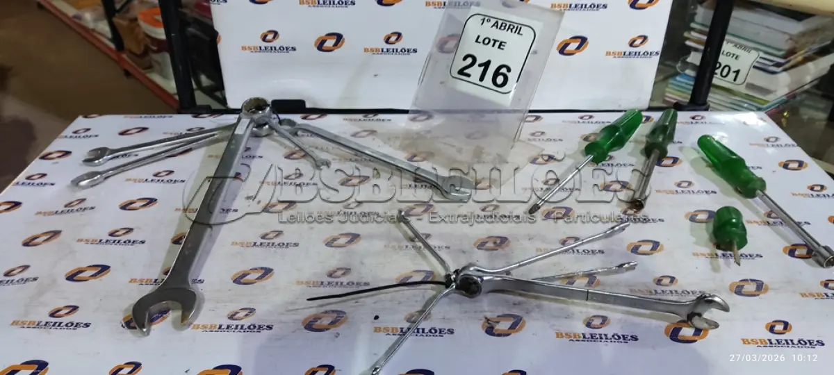 LOTE 216 - 01 LOTE COM VÁRIAS CHAVES TAMANHOS E MEDIDAS DIVERSAS MARCA BELZER. (NO ESTADO) ATENÇÃO! FAZER A VISITAÇÃO ANTES DE ARREMATAR, NÃO SABEMOS SE FUNCIONA, LEILÃO NÃO TEM GARANTIA E NEM DEVOLUÇÃO, SUJEITO A POSSÍVEIS AVARIAS VISÍVEIS/OCULTAS E/OU AUSÊNCIA DE COMPONENTES.